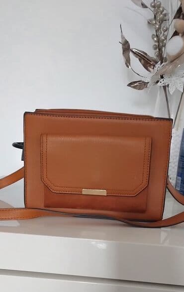 C&A torbica Jednom koriscenja, nema ostecenja na lalafo.rs C&A torbica Jednom koriscenja, nema ostecenja