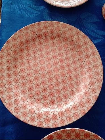 Home & Garden: Servis za 4 osobe sa velikim soljama. Boja je lepa crvena. razlika at lalafo.rs — 8 Home & Garden: Servis za 4 osobe sa velikim soljama. Boja je lepa crvena. razlika — 8