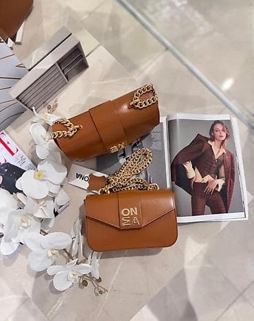 Ženska crossbody torba sa lancem – kompaktan model sa preklopom i na lalafo.rs — 4 Ženska crossbody torba sa lancem – kompaktan model sa preklopom i — 4