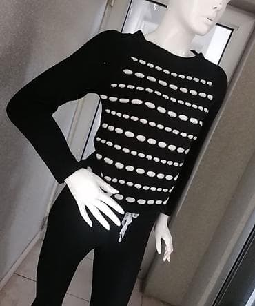 Crni ženski džemper sa dugim rukavima i okruglim izrezom, ukrašen na lalafo.rs — 1 Crni ženski džemper sa dugim rukavima i okruglim izrezom, ukrašen — 1