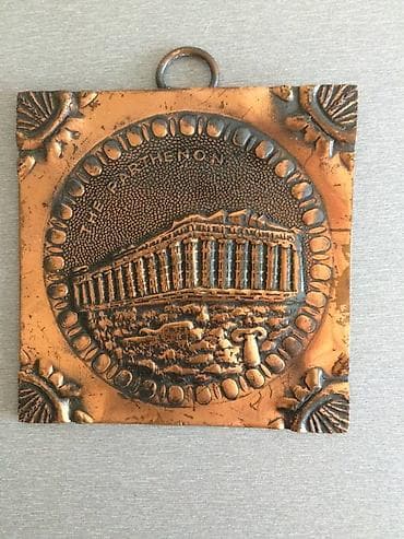 Bakarni suvenir Parthenon slika 6.7.8
Stanje kao na slici na lalafo.rs Bakarni suvenir Parthenon slika 6.7.8
Stanje kao na slici