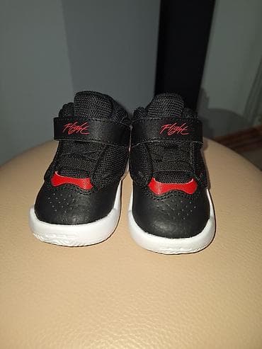 Sneakers: Dečije patike – crno‑bele, inspirisane klasičnim košarkaškim stilom at lalafo.rs — 5 Sneakers: Dečije patike – crno‑bele, inspirisane klasičnim košarkaškim stilom — 5