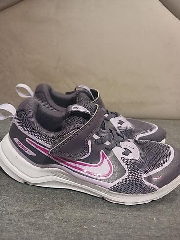 Nike dečije patike za trčanje - Model: Nike (oznaka “Running” sa na lalafo.rs — 3 Nike dečije patike za trčanje - Model: Nike (oznaka “Running” sa — 3