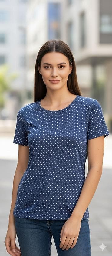 Ženska majica sa kratkim rukavima – teget sa belim sitnim tufnama. - na lalafo.rs — 1 Ženska majica sa kratkim rukavima – teget sa belim sitnim tufnama. - — 1