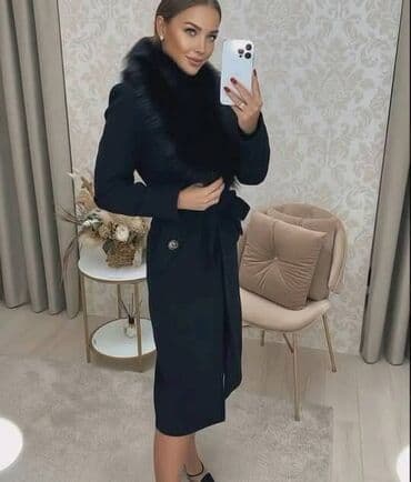 Kaputi: Elegantni ženski kaput sa krznenim ovratnikom - Dužina: midi (ispod na lalafo.rs Kaputi: Elegantni ženski kaput sa krznenim ovratnikom - Dužina: midi (ispod
