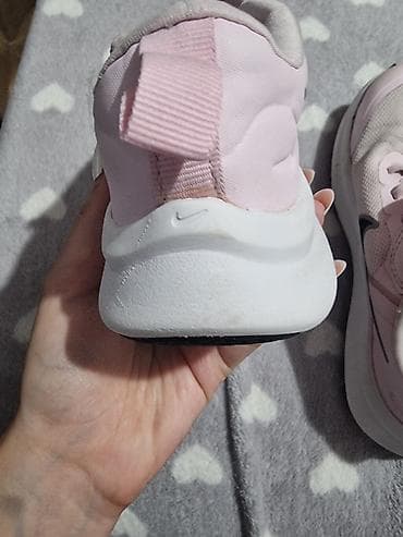 Nike patike za devojcice 31 broj. ostecenje sa unutrasanje strane. za na lalafo.rs — 2 Nike patike za devojcice 31 broj. ostecenje sa unutrasanje strane. za — 2