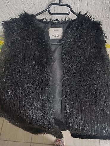 Bershka, S (EU 36), Veštačko krzno, bоја - Crna na lalafo.rs Bershka, S (EU 36), Veštačko krzno, bоја - Crna