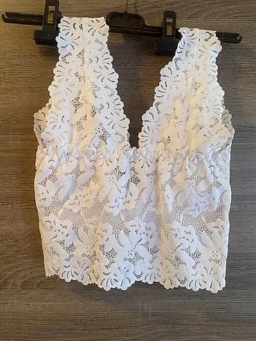 Ženski čipkani bralet/top u beloj boji. - Model: duboki V-izrez na lalafo.rs — 2 Ženski čipkani bralet/top u beloj boji. - Model: duboki V-izrez — 2