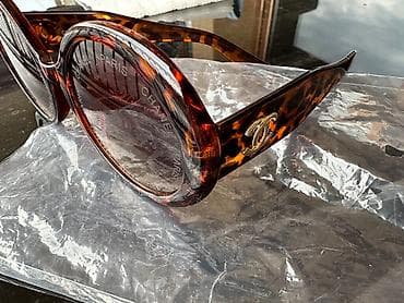 Chanel naocare, tigrastog printa. Sa logoima. • •napomena: pre na lalafo.rs — 8 Chanel naocare, tigrastog printa. Sa logoima. • •napomena: pre — 8