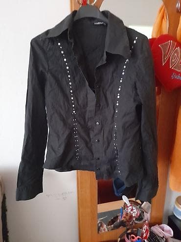 Crna ženska košulja sa dugim rukavima i kragnom, brend SABRA, veličina na lalafo.rs — 1 Crna ženska košulja sa dugim rukavima i kragnom, brend SABRA, veličina — 1