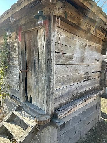 Na prodaju vajat/magaza dimenzije 2.4 x 2.4m, pokriven biber crepom at lalafo.rs Na prodaju vajat/magaza dimenzije 2.4 x 2.4m, pokriven biber crepom