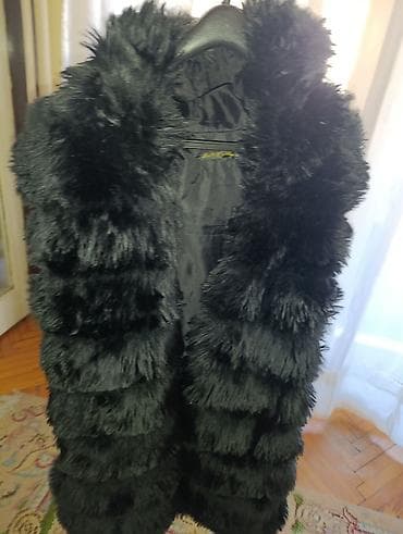 Crni prsluk od veštačkog krzna - Elegantan, dug model bez rukava - na lalafo.rs Crni prsluk od veštačkog krzna - Elegantan, dug model bez rukava -