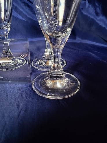 Case nove za vino 70te,kristalno staklo Zapadna Nemacka. Case na lalafo.rs — 5 Case nove za vino 70te,kristalno staklo Zapadna Nemacka. Case — 5