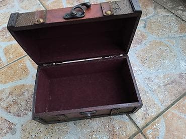 Dekorativna drvena kutija u stilu starog kofera/sanduka. - Materijal na lalafo.rs — 1 Dekorativna drvena kutija u stilu starog kofera/sanduka. - Materijal — 1