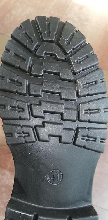 Čizme ženske br. 41 – NOVO! - Model: kratke zimske čizme, crne boje - na lalafo.rs — 3 Čizme ženske br. 41 – NOVO! - Model: kratke zimske čizme, crne boje - — 3