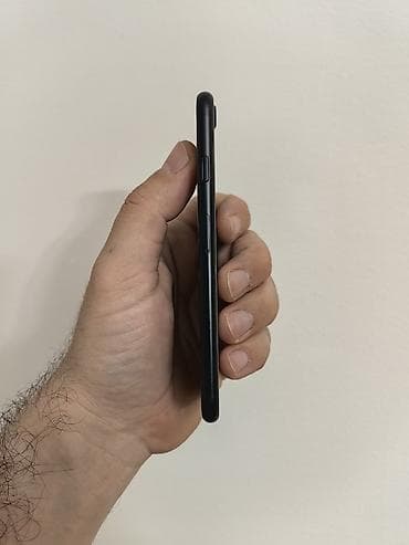 Mobile Phones & Accessories: Iphone SE 2020 sa 64gb memorije, otključan za sve mreže. Radi otisak at lalafo.rs — 3 Mobile Phones & Accessories: Iphone SE 2020 sa 64gb memorije, otključan za sve mreže. Radi otisak — 3