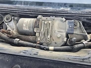 PREDNJI MOTOR BRISAČA ZA VOLKSWAGEN TOUAREG OD 2005. DO 2008. GOD na lalafo.rs PREDNJI MOTOR BRISAČA ZA VOLKSWAGEN TOUAREG OD 2005. DO 2008. GOD