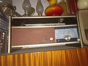 Dva stara radija sa slike,jedan sa gramofonom za kolekcionare, cena na lalafo.rs Dva stara radija sa slike,jedan sa gramofonom za kolekcionare, cena