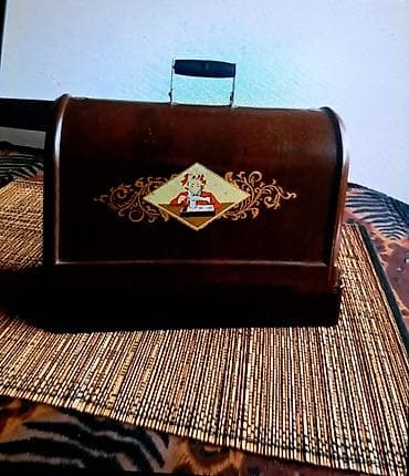 Stara šivaća mašina. Minijaturna. Ispravna i radi. Sa koferčetom i na lalafo.rs — 3 Stara šivaća mašina. Minijaturna. Ispravna i radi. Sa koferčetom i — 3