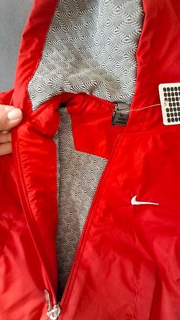 Dečija Nike jakna sa kapuljačom – crvena - Brend: Nike (Swoosh logo na lalafo.rs — 3 Dečija Nike jakna sa kapuljačom – crvena - Brend: Nike (Swoosh logo — 3