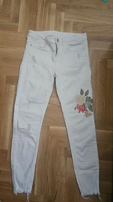 Personal Items: Zara bele ženske farmerke sa izvezenim cvećem - Model: uske/skinny at lalafo.rs — 1 Personal Items: Zara bele ženske farmerke sa izvezenim cvećem - Model: uske/skinny — 1