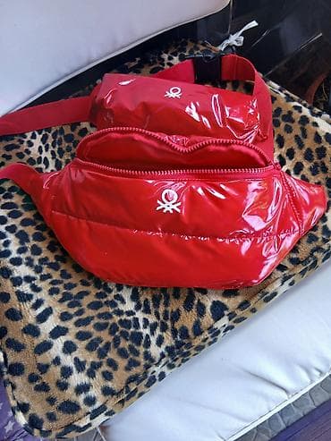 Crvena torbica sa logotipom United Colors of Benetton. Izrađena je na lalafo.rs — 4 Crvena torbica sa logotipom United Colors of Benetton. Izrađena je — 4