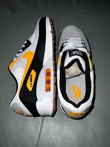 NIKE Air Max 90 White Laser Orange Men's br.40,5 cm25,5 NOVO
FB na lalafo.rs — 2 NIKE Air Max 90 White Laser Orange Men's br.40,5 cm25,5 NOVO
FB — 2