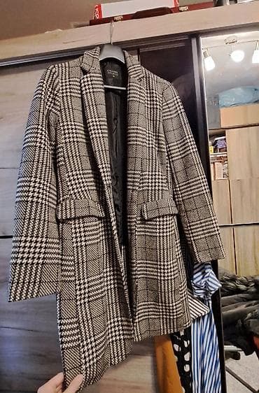 M, Karirani, Sa postavom na lalafo.rs M, Karirani, Sa postavom