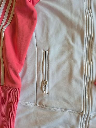 Adidas ženski duks
Kao nov,nenošen,nema etiketu.
Eu 42 na lalafo.rs — 2 Adidas ženski duks
Kao nov,nenošen,nema etiketu.
Eu 42 — 2