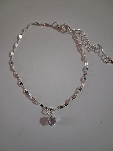 Srebrna narukvica sa priveskom – elegantan, nežan komad nakita za na lalafo.rs — 2 Srebrna narukvica sa priveskom – elegantan, nežan komad nakita za — 2