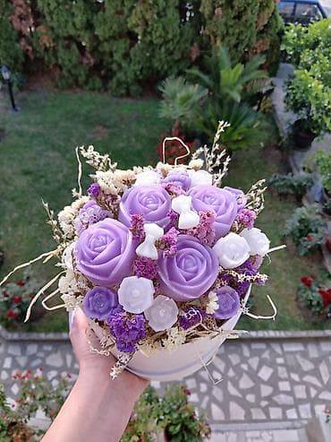 Dekorativni aranžman od mirisljavih sveca u ukrasnoj kutiji - na lalafo.rs — 1 Dekorativni aranžman od mirisljavih sveca u ukrasnoj kutiji - — 1