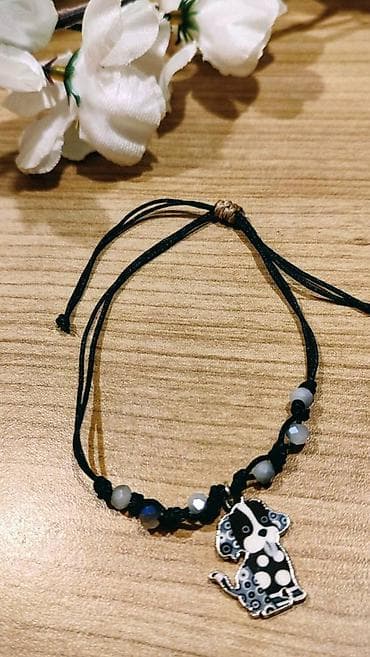 kom sa etiketom: Narukvica sa priveskom psića - Ručno pletena narukvica od crnog konca at lalafo.rs — 1 kom sa etiketom: Narukvica sa priveskom psića - Ručno pletena narukvica od crnog konca — 1