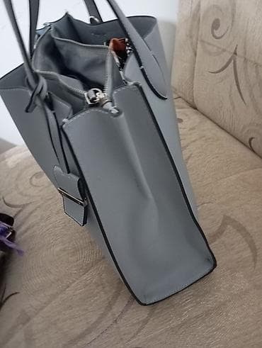 Carpisa torba nova 1000 Sive boje sa tri pregrade at lalafo.rs — 7 Carpisa torba nova 1000 Sive boje sa tri pregrade — 7