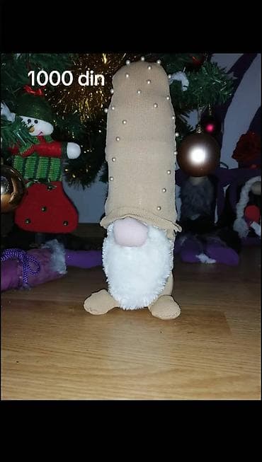 Dekorativni božićni patuljak - Rukotvorina u bež tonovima - Visoka na lalafo.rs — 1 Dekorativni božićni patuljak - Rukotvorina u bež tonovima - Visoka — 1