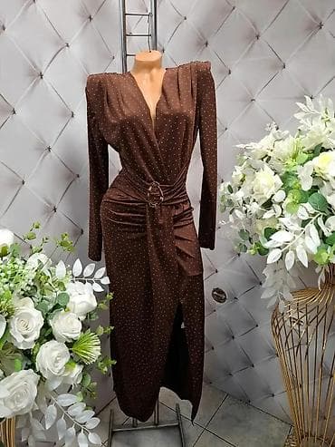Elegantna midi haljina sa dugim rukavima i preklopom. Model ističe na lalafo.rs — 4 Elegantna midi haljina sa dugim rukavima i preklopom. Model ističe — 4