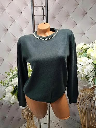 pantalone butiku ali: Ženski džemper sa bisernim aplikacijama oko okruglog izreza. S, M, L na lalafo.rs — 3 pantalone butiku ali: Ženski džemper sa bisernim aplikacijama oko okruglog izreza. S, M, L — 3