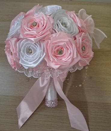 Ručni buketi od satenskih ruža – elegantni dekor za venčanje, kumstvo na lalafo.rs — 3 Ručni buketi od satenskih ruža – elegantni dekor za venčanje, kumstvo — 3