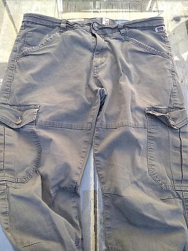 Pantalone br. 32 u dobrom stanju na lalafo.rs — 3 Pantalone br. 32 u dobrom stanju — 3