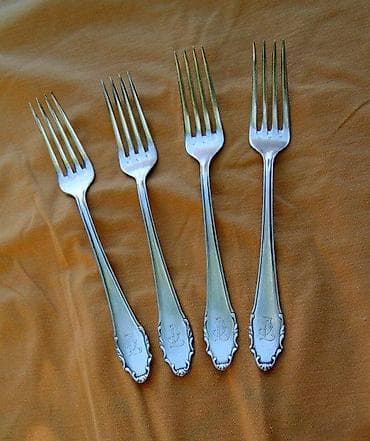 Četiri viljuške sa MONOGRAMom - Izuzetan set. TOP. FENOMENALNE na lalafo.rs Četiri viljuške sa MONOGRAMom - Izuzetan set. TOP. FENOMENALNE