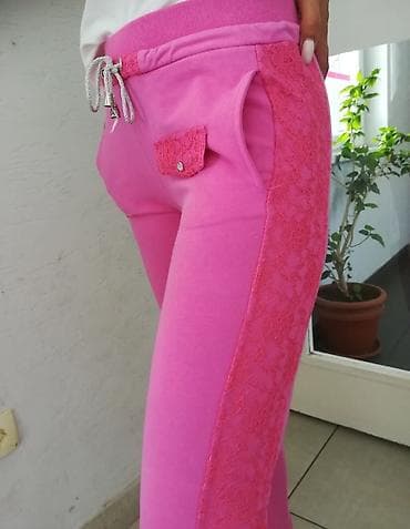 Roze sportske pantalone sa elastičnim strukom i pertlama za vezivanje na lalafo.rs — 1 Roze sportske pantalone sa elastičnim strukom i pertlama za vezivanje — 1