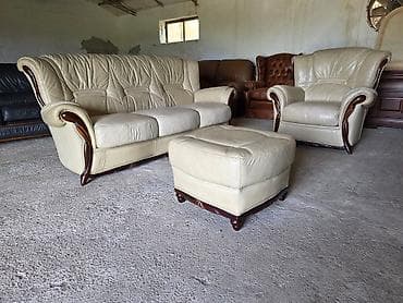 Elegantna garnitura za sedenje u krem boji, presvučena kožom, sa na lalafo.rs Elegantna garnitura za sedenje u krem boji, presvučena kožom, sa