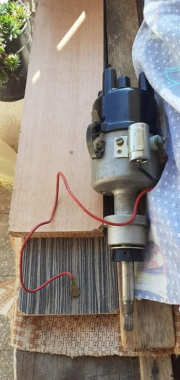 Transport: Automobilski razvodnik paljenja (distriburor) za benzinski motor, 4 at lalafo.rs — 3 Transport: Automobilski razvodnik paljenja (distriburor) za benzinski motor, 4 — 3