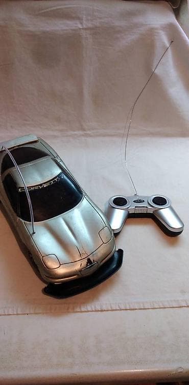 Auto na daljinski, 1 /18, sa daljinskim.Oštećena 1 guma i na lalafo.rs — 1 Auto na daljinski, 1 /18, sa daljinskim.Oštećena 1 guma i — 1