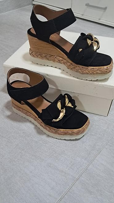 Ženske sandale na punu petu ALPE - Boja: crna, sa dekorativnim na lalafo.rs — 3 Ženske sandale na punu petu ALPE - Boja: crna, sa dekorativnim — 3