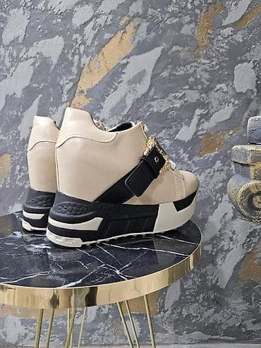 Espadrile: Dostupni brojevi 37 38 39 40
Cena 4000 din na lalafo.rs — 2 Espadrile: Dostupni brojevi 37 38 39 40
Cena 4000 din — 2