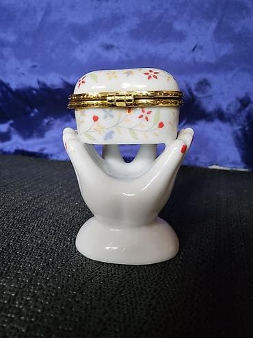 Satula vintaz, nova porcelanska za nakit. Satula he nova,lak na lalafo.rs — 5 Satula vintaz, nova porcelanska za nakit. Satula he nova,lak — 5