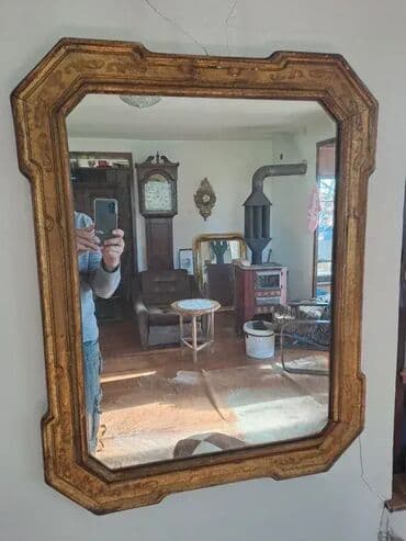 Staro italijansko ogledalo u lepom drvenom ramu, boje starog zlata na lalafo.rs Staro italijansko ogledalo u lepom drvenom ramu, boje starog zlata