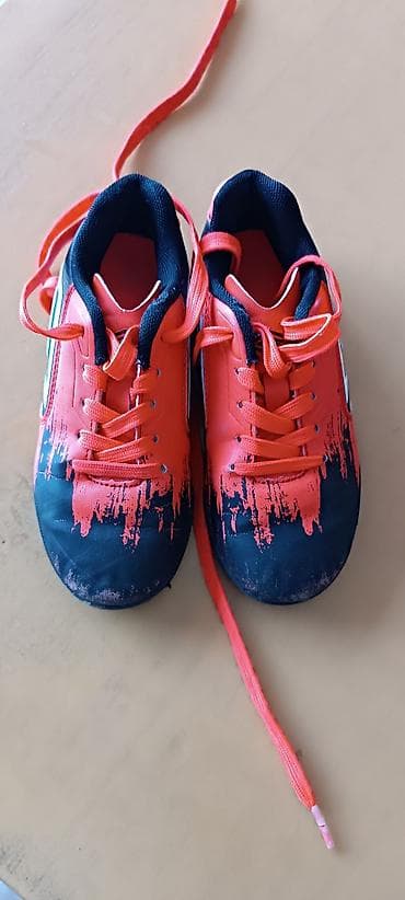 Orginal umbro patike za fudbal, broj 28, malo nošene, bez oštećenja na lalafo.rs — 2 Orginal umbro patike za fudbal, broj 28, malo nošene, bez oštećenja — 2