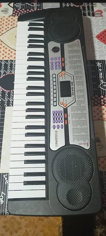 Guitars: Klavijatura je u ispravnom stanju, svaka dirka radi. Uz klavijaturu at lalafo.rs — 6 Guitars: Klavijatura je u ispravnom stanju, svaka dirka radi. Uz klavijaturu — 6