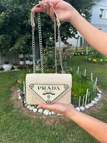 Elegantna ženska torba bež boje sa teksturom krokodilske kože. Torba at lalafo.rs — 2 Elegantna ženska torba bež boje sa teksturom krokodilske kože. Torba — 2